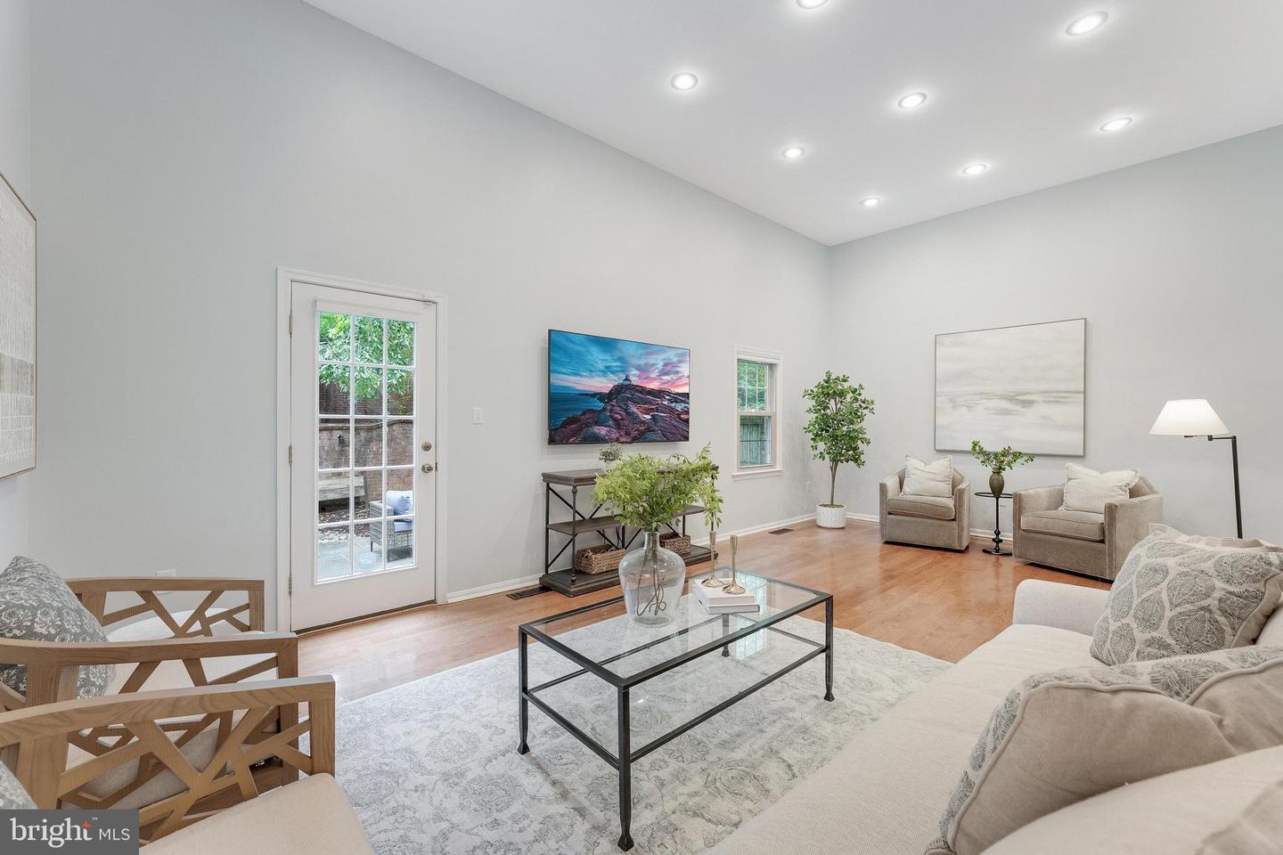 6416 SEVEN OAKS CT, FALLS CHURCH, Virginia 22042, 3 Bedrooms Bedrooms, ,3 BathroomsBathrooms,Residential,For sale,6416 SEVEN OAKS CT,VAFX2265272 MLS # VAFX2265272