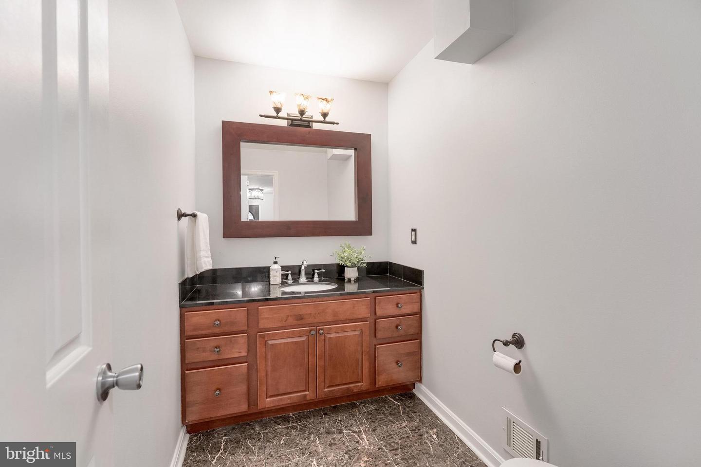 6416 SEVEN OAKS CT, FALLS CHURCH, Virginia 22042, 3 Bedrooms Bedrooms, ,3 BathroomsBathrooms,Residential,For sale,6416 SEVEN OAKS CT,VAFX2265272 MLS # VAFX2265272