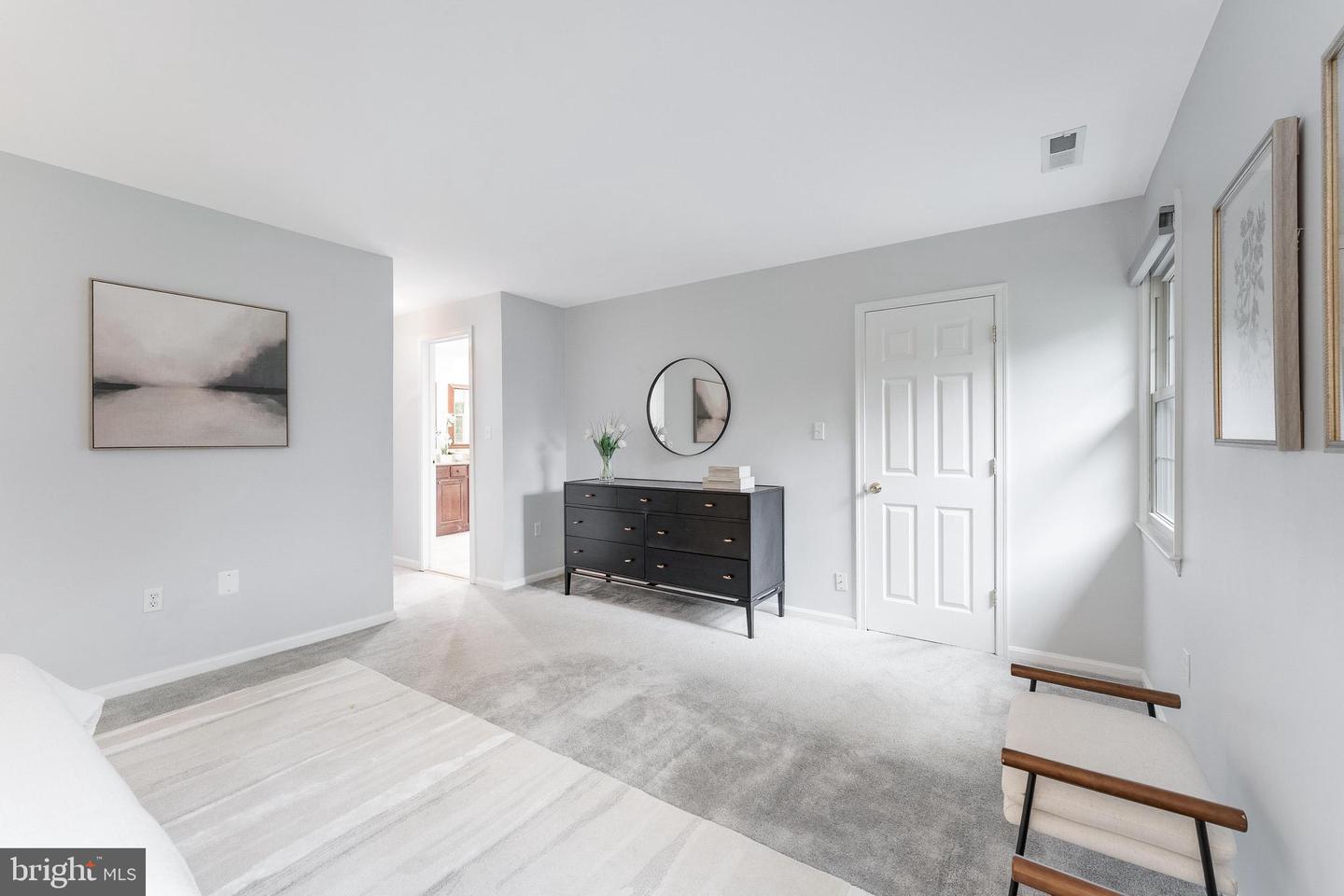 6416 SEVEN OAKS CT, FALLS CHURCH, Virginia 22042, 3 Bedrooms Bedrooms, ,3 BathroomsBathrooms,Residential,For sale,6416 SEVEN OAKS CT,VAFX2265272 MLS # VAFX2265272