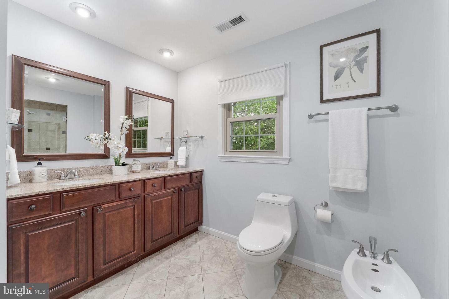 6416 SEVEN OAKS CT, FALLS CHURCH, Virginia 22042, 3 Bedrooms Bedrooms, ,3 BathroomsBathrooms,Residential,For sale,6416 SEVEN OAKS CT,VAFX2265272 MLS # VAFX2265272