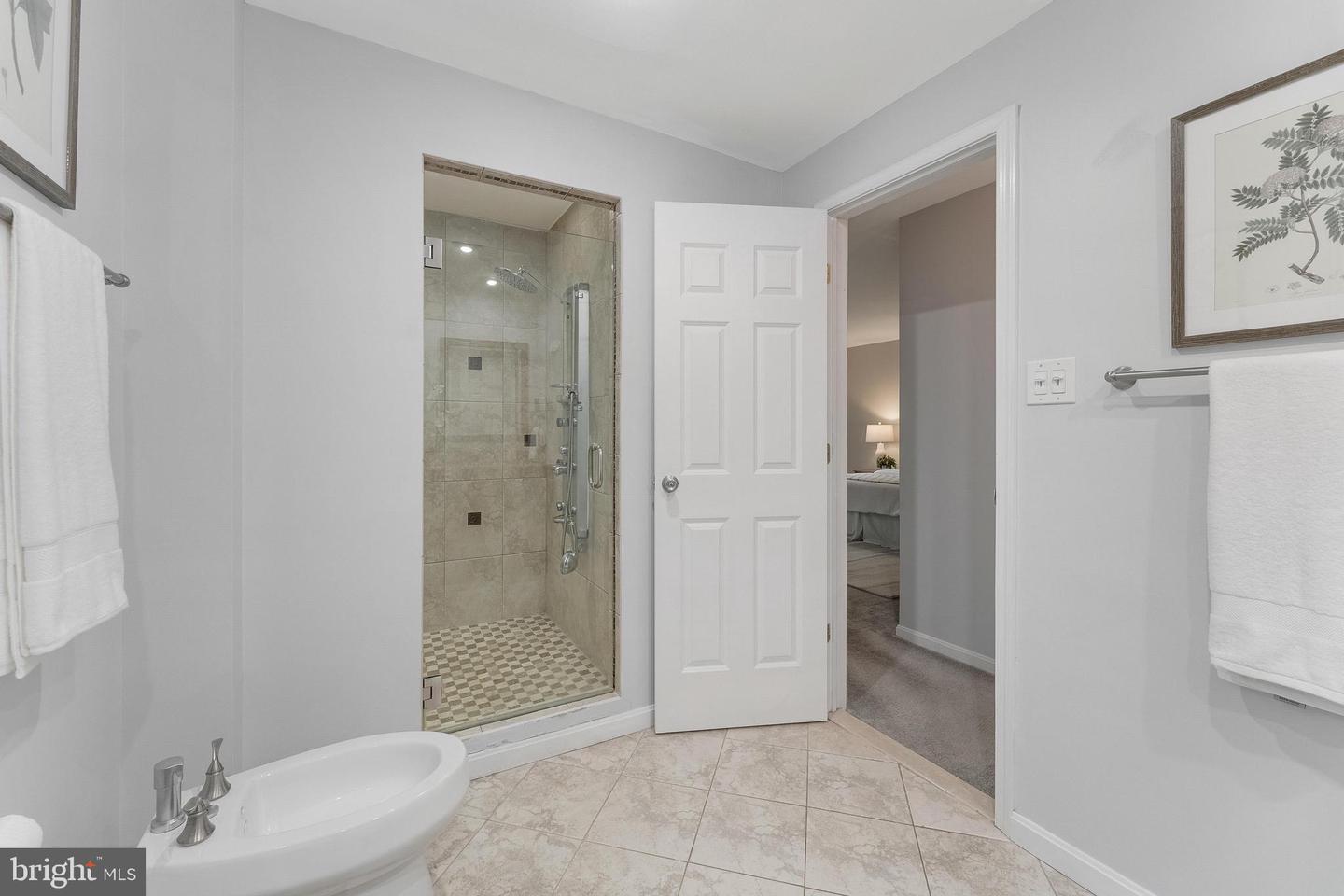 6416 SEVEN OAKS CT, FALLS CHURCH, Virginia 22042, 3 Bedrooms Bedrooms, ,3 BathroomsBathrooms,Residential,For sale,6416 SEVEN OAKS CT,VAFX2265272 MLS # VAFX2265272