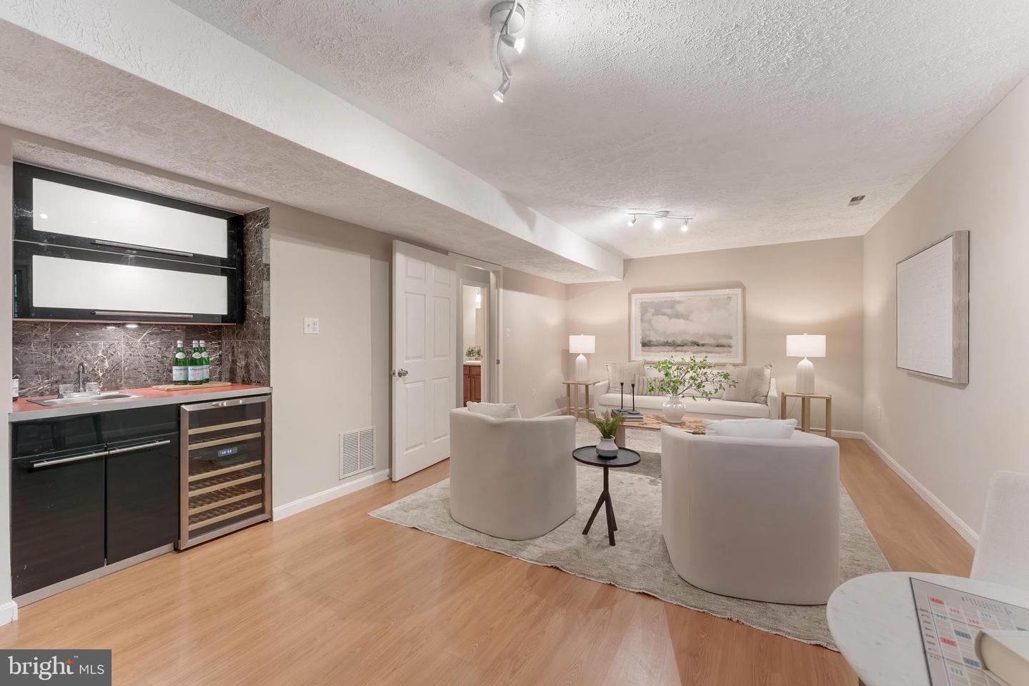 6416 SEVEN OAKS CT, FALLS CHURCH, Virginia 22042, 3 Bedrooms Bedrooms, ,3 BathroomsBathrooms,Residential,For sale,6416 SEVEN OAKS CT,VAFX2265272 MLS # VAFX2265272