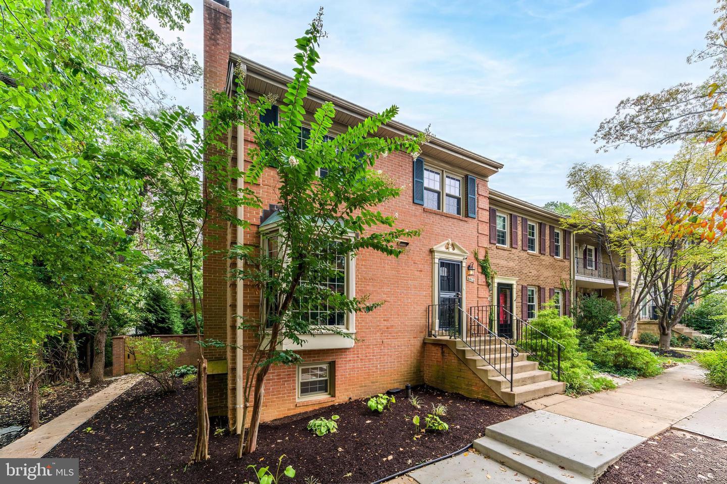 6416 SEVEN OAKS CT, FALLS CHURCH, Virginia 22042, 3 Bedrooms Bedrooms, ,3 BathroomsBathrooms,Residential,For sale,6416 SEVEN OAKS CT,VAFX2265272 MLS # VAFX2265272