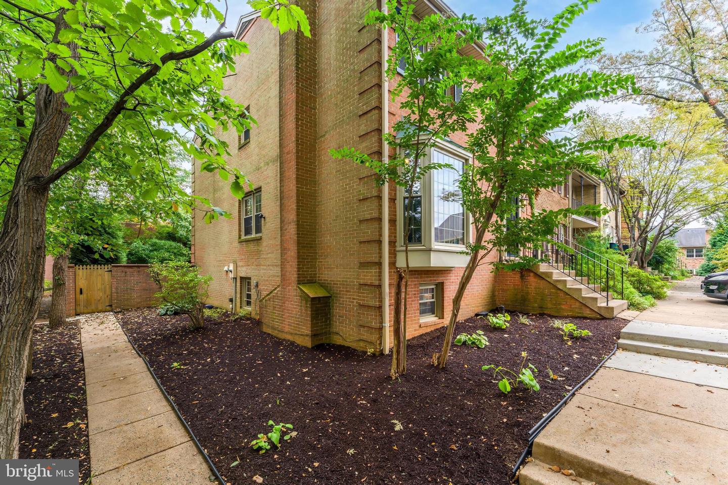 6416 SEVEN OAKS CT, FALLS CHURCH, Virginia 22042, 3 Bedrooms Bedrooms, ,3 BathroomsBathrooms,Residential,For sale,6416 SEVEN OAKS CT,VAFX2265272 MLS # VAFX2265272