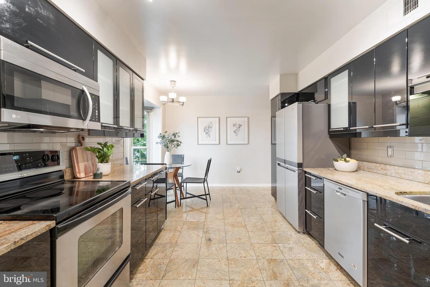 6416 SEVEN OAKS CT, FALLS CHURCH, Virginia 22042, 3 Bedrooms Bedrooms, ,3 BathroomsBathrooms,Residential,For sale,6416 SEVEN OAKS CT,VAFX2265272 MLS # VAFX2265272