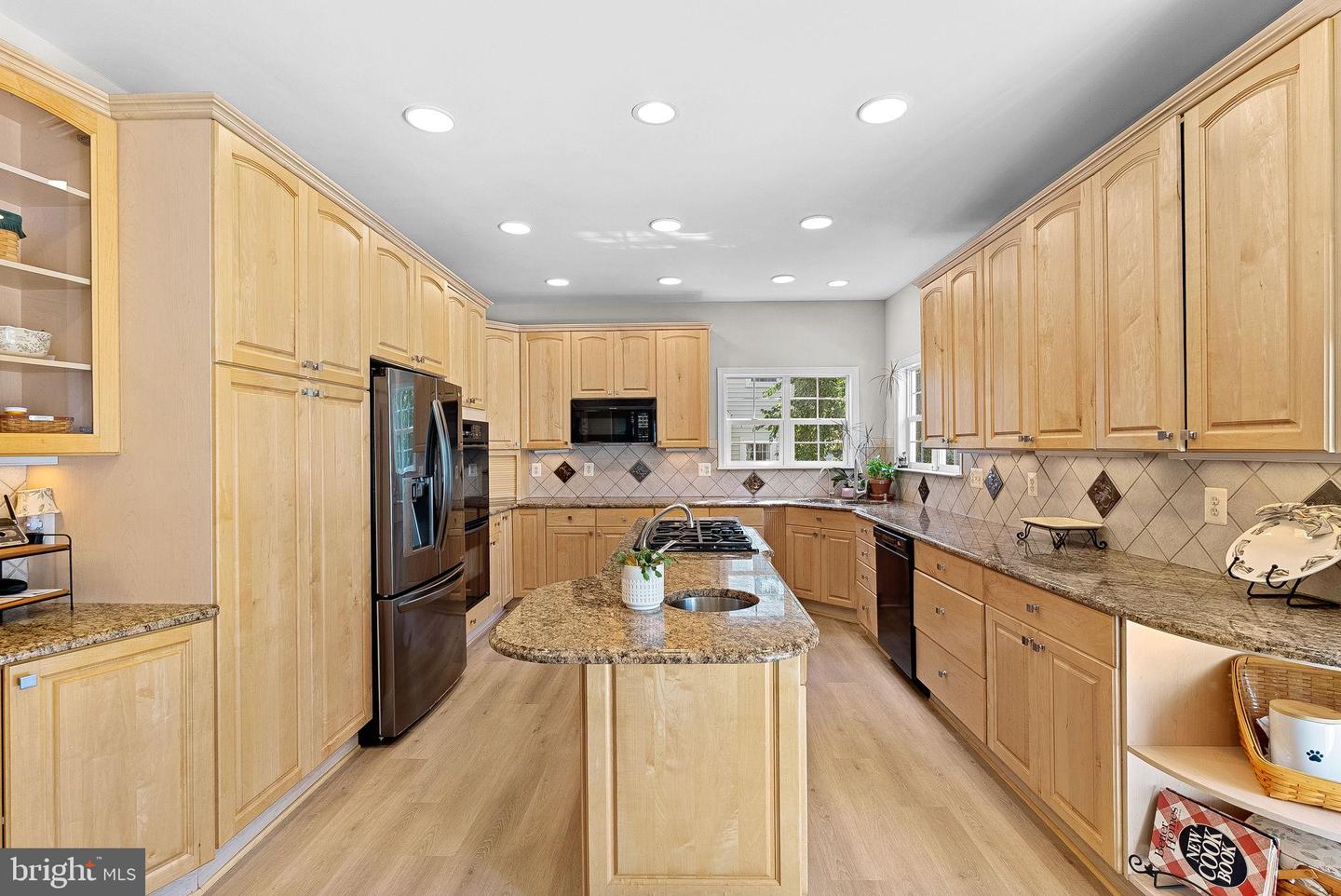 1372 DOMINION RIDGE LN, HERNDON, Virginia 20170, 5 Bedrooms Bedrooms, 9 Rooms Rooms,4 BathroomsBathrooms,Residential,For sale,1372 DOMINION RIDGE LN,VAFX2265330 MLS # VAFX2265330