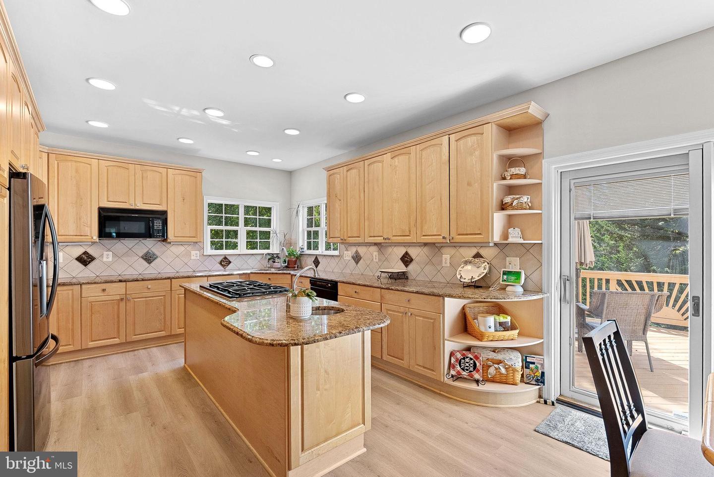 1372 DOMINION RIDGE LN, HERNDON, Virginia 20170, 5 Bedrooms Bedrooms, 9 Rooms Rooms,4 BathroomsBathrooms,Residential,For sale,1372 DOMINION RIDGE LN,VAFX2265330 MLS # VAFX2265330