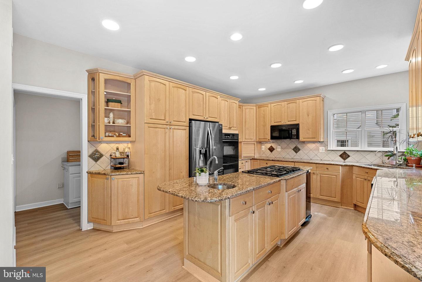1372 DOMINION RIDGE LN, HERNDON, Virginia 20170, 5 Bedrooms Bedrooms, 9 Rooms Rooms,4 BathroomsBathrooms,Residential,For sale,1372 DOMINION RIDGE LN,VAFX2265330 MLS # VAFX2265330