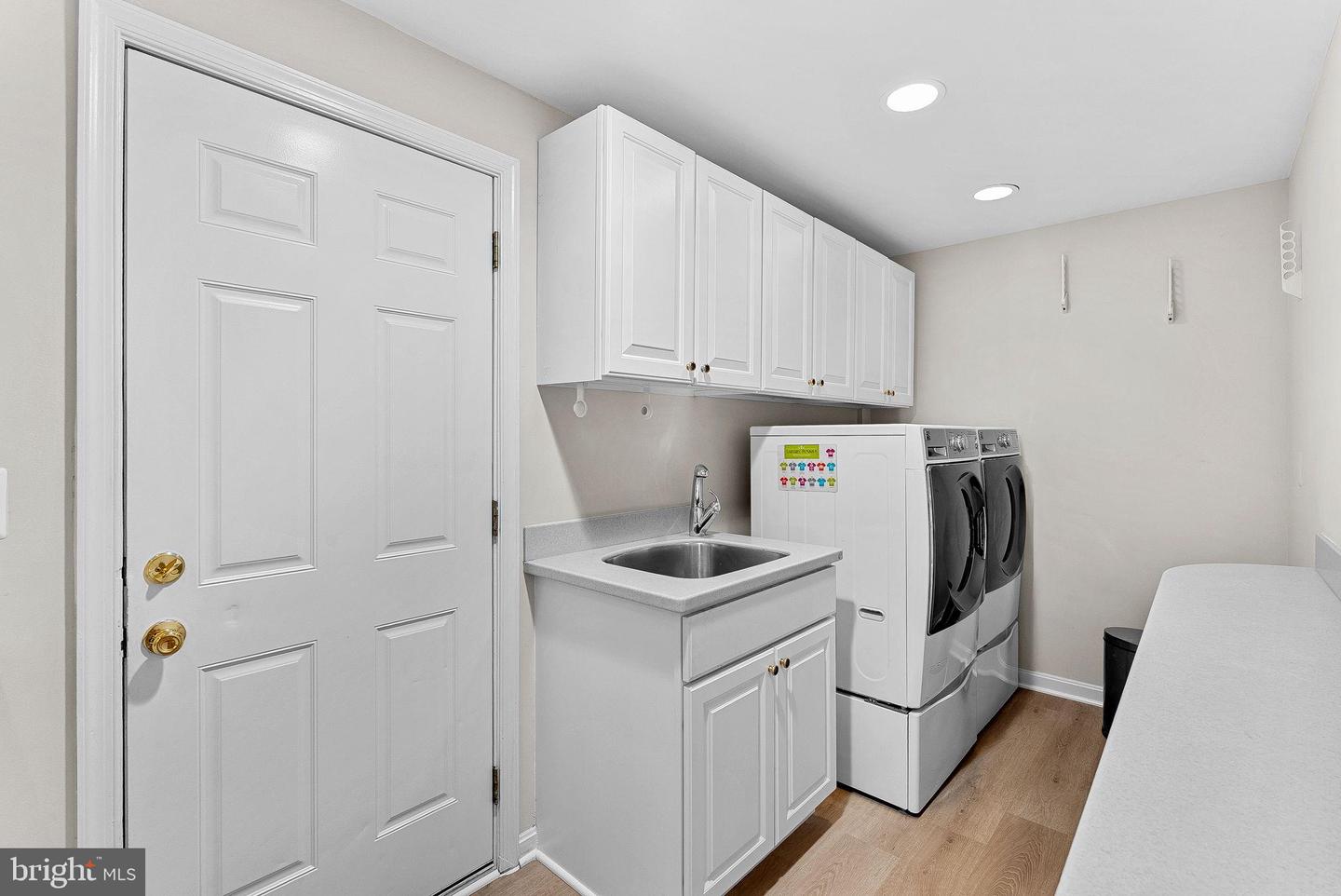 1372 DOMINION RIDGE LN, HERNDON, Virginia 20170, 5 Bedrooms Bedrooms, 9 Rooms Rooms,4 BathroomsBathrooms,Residential,For sale,1372 DOMINION RIDGE LN,VAFX2265330 MLS # VAFX2265330