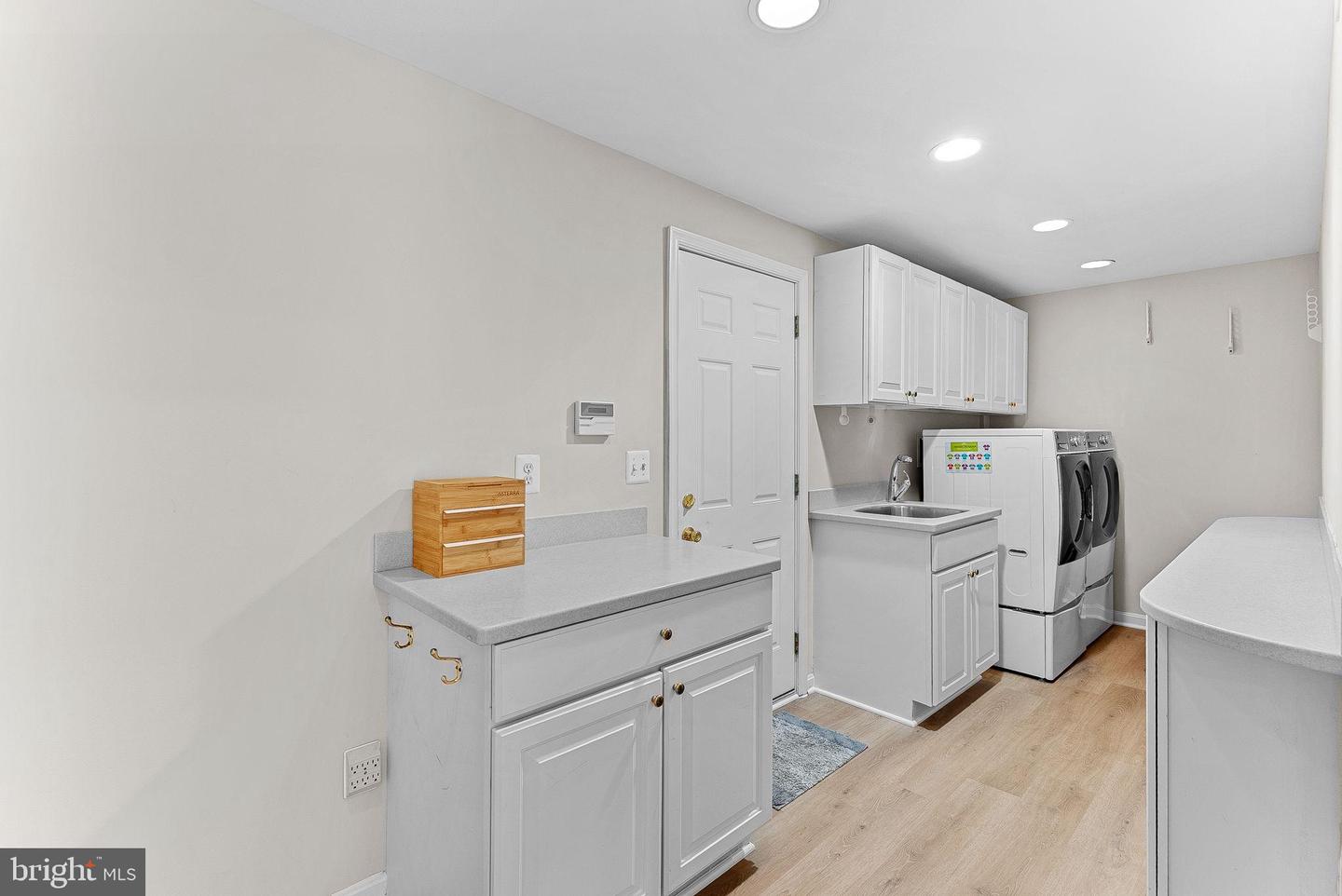 1372 DOMINION RIDGE LN, HERNDON, Virginia 20170, 5 Bedrooms Bedrooms, 9 Rooms Rooms,4 BathroomsBathrooms,Residential,For sale,1372 DOMINION RIDGE LN,VAFX2265330 MLS # VAFX2265330
