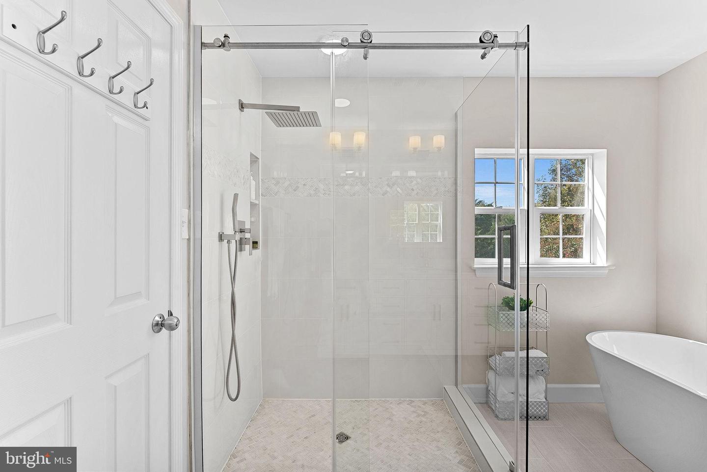 1372 DOMINION RIDGE LN, HERNDON, Virginia 20170, 5 Bedrooms Bedrooms, 9 Rooms Rooms,4 BathroomsBathrooms,Residential,For sale,1372 DOMINION RIDGE LN,VAFX2265330 MLS # VAFX2265330
