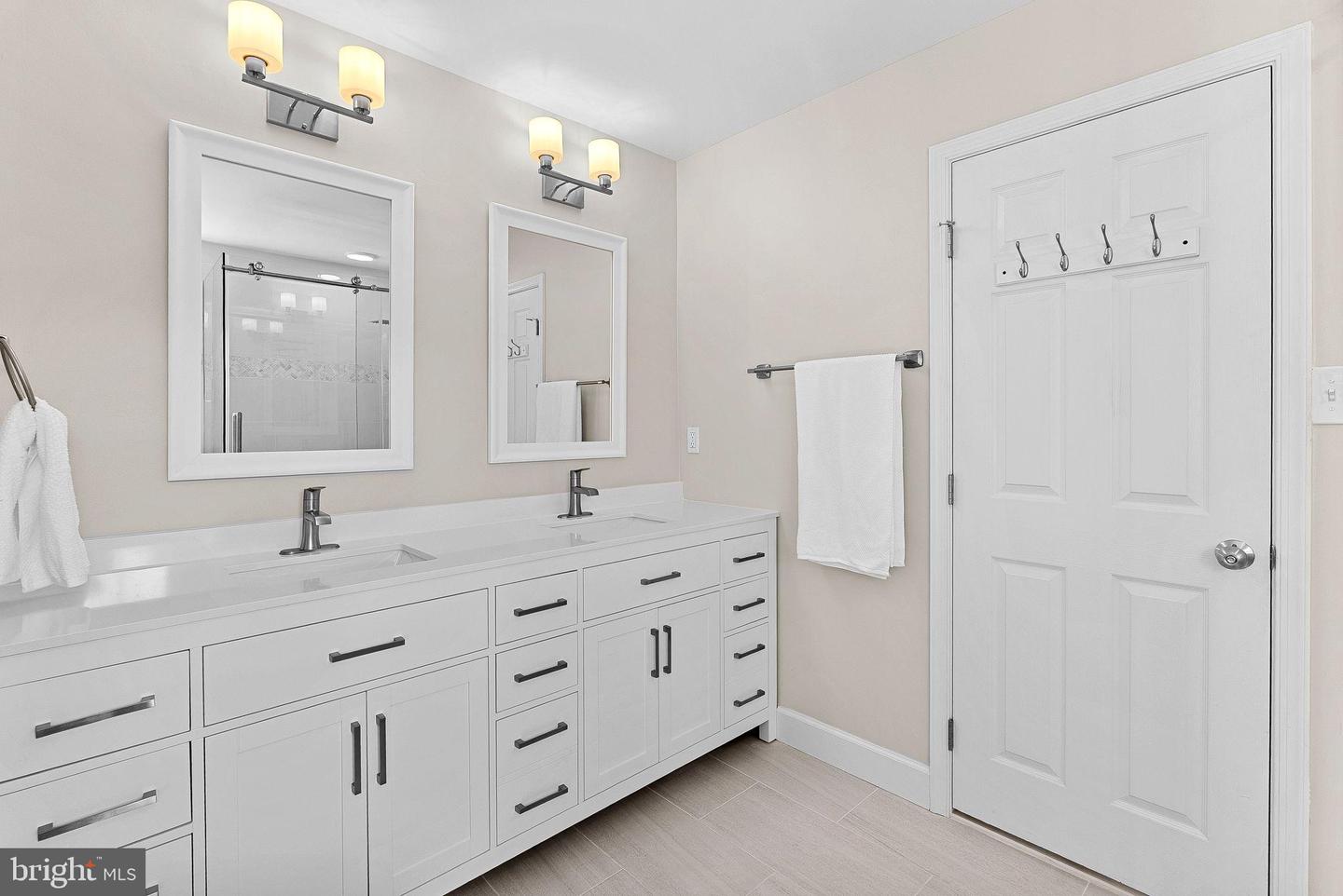 1372 DOMINION RIDGE LN, HERNDON, Virginia 20170, 5 Bedrooms Bedrooms, 9 Rooms Rooms,4 BathroomsBathrooms,Residential,For sale,1372 DOMINION RIDGE LN,VAFX2265330 MLS # VAFX2265330