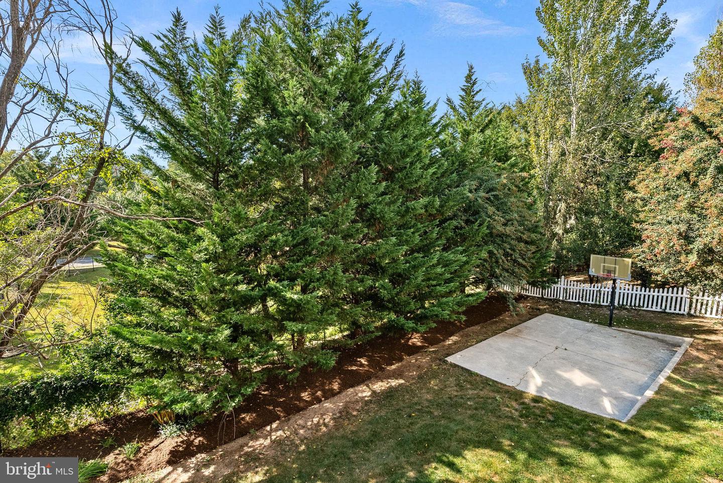 1372 DOMINION RIDGE LN, HERNDON, Virginia 20170, 5 Bedrooms Bedrooms, 9 Rooms Rooms,4 BathroomsBathrooms,Residential,For sale,1372 DOMINION RIDGE LN,VAFX2265330 MLS # VAFX2265330