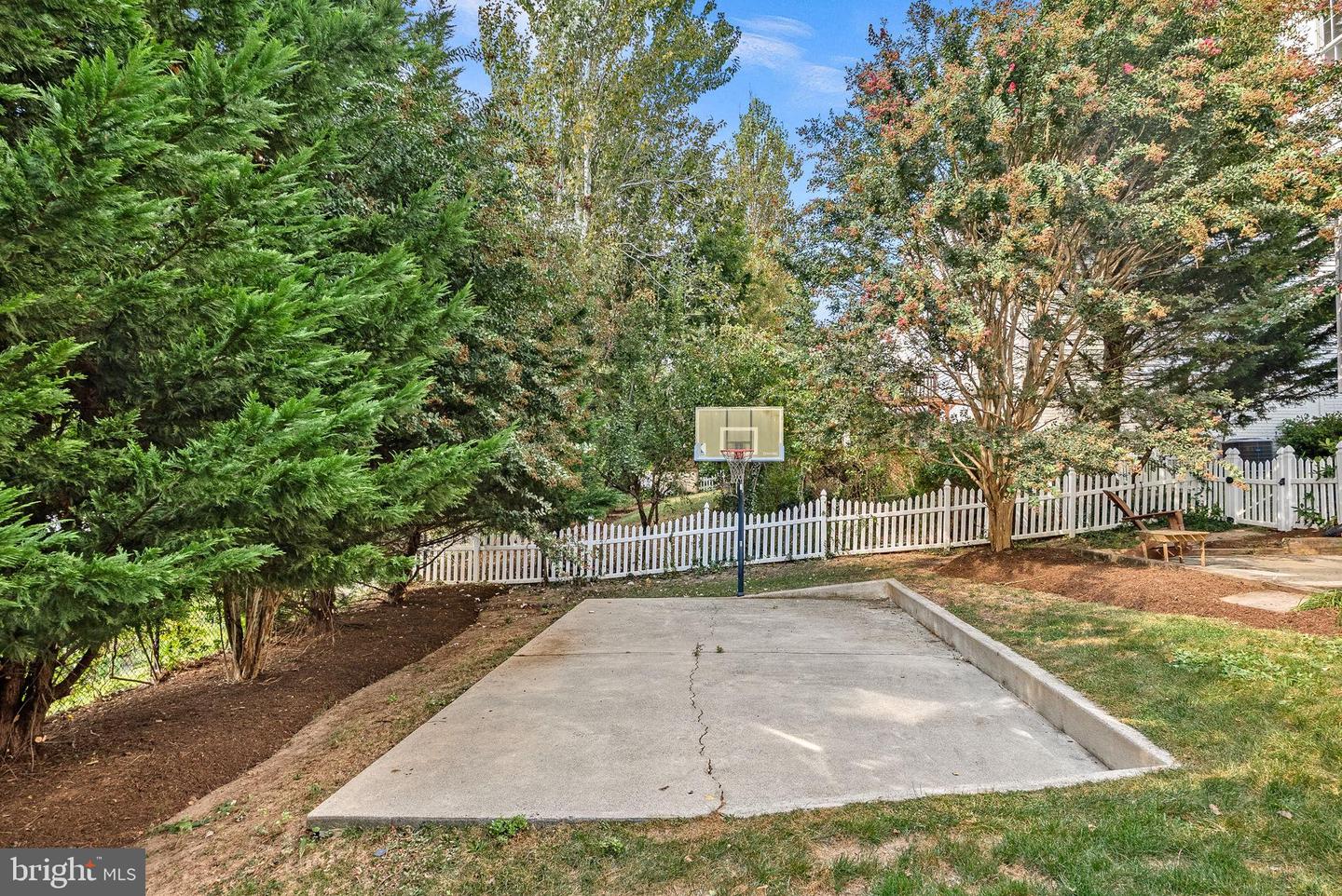1372 DOMINION RIDGE LN, HERNDON, Virginia 20170, 5 Bedrooms Bedrooms, 9 Rooms Rooms,4 BathroomsBathrooms,Residential,For sale,1372 DOMINION RIDGE LN,VAFX2265330 MLS # VAFX2265330