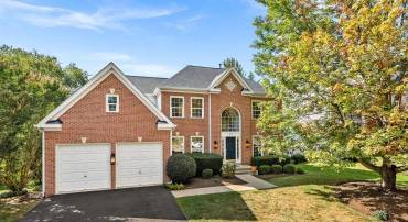 1372 DOMINION RIDGE LN, HERNDON, Virginia 20170, 5 Bedrooms Bedrooms, 9 Rooms Rooms,4 BathroomsBathrooms,Residential,For sale,1372 DOMINION RIDGE LN,VAFX2265330 MLS # VAFX2265330
