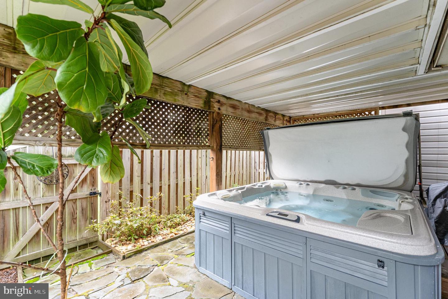 7749 EFFINGHAM SQ, ALEXANDRIA, Virginia 22315, 3 Bedrooms Bedrooms, ,3 BathroomsBathrooms,Residential,For sale,7749 EFFINGHAM SQ,VAFX2265460 MLS # VAFX2265460