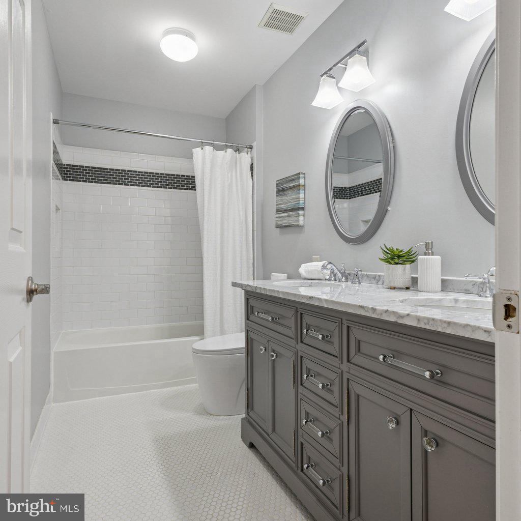12509 SILENT WOLF DR, MANASSAS, Virginia 20112, 5 Bedrooms Bedrooms, ,3 BathroomsBathrooms,Residential,For sale,12509 SILENT WOLF DR,VAPW2103576 MLS # VAPW2103576