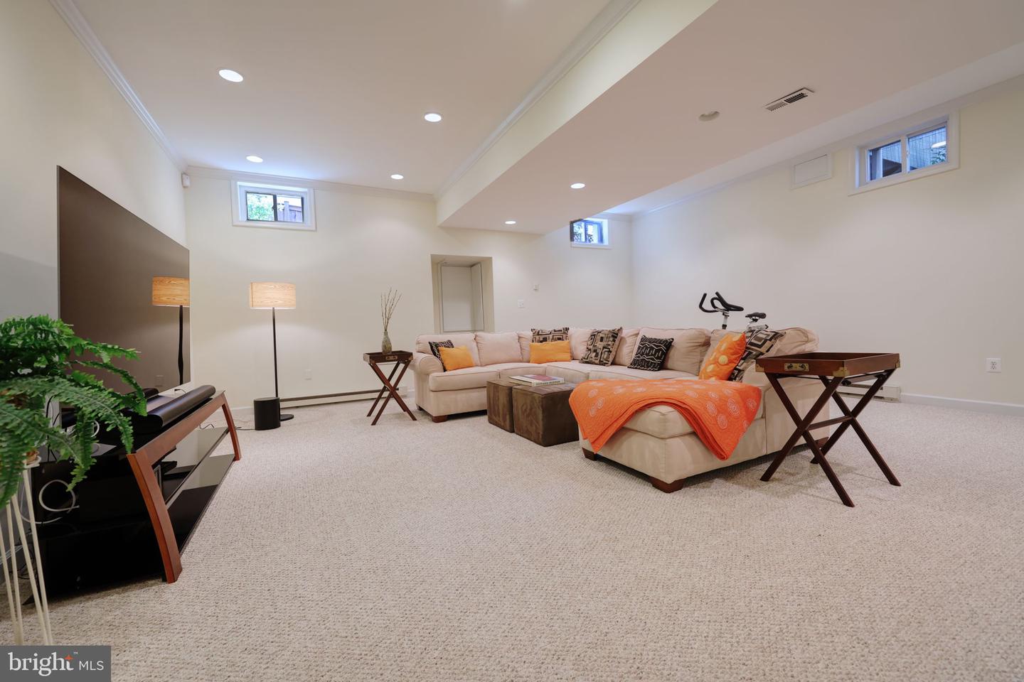 1410 CEDAR AVE, MCLEAN, Virginia 22101, 6 Bedrooms Bedrooms, ,5 BathroomsBathrooms,Residential,For sale,1410 CEDAR AVE,VAFX2265816 MLS # VAFX2265816