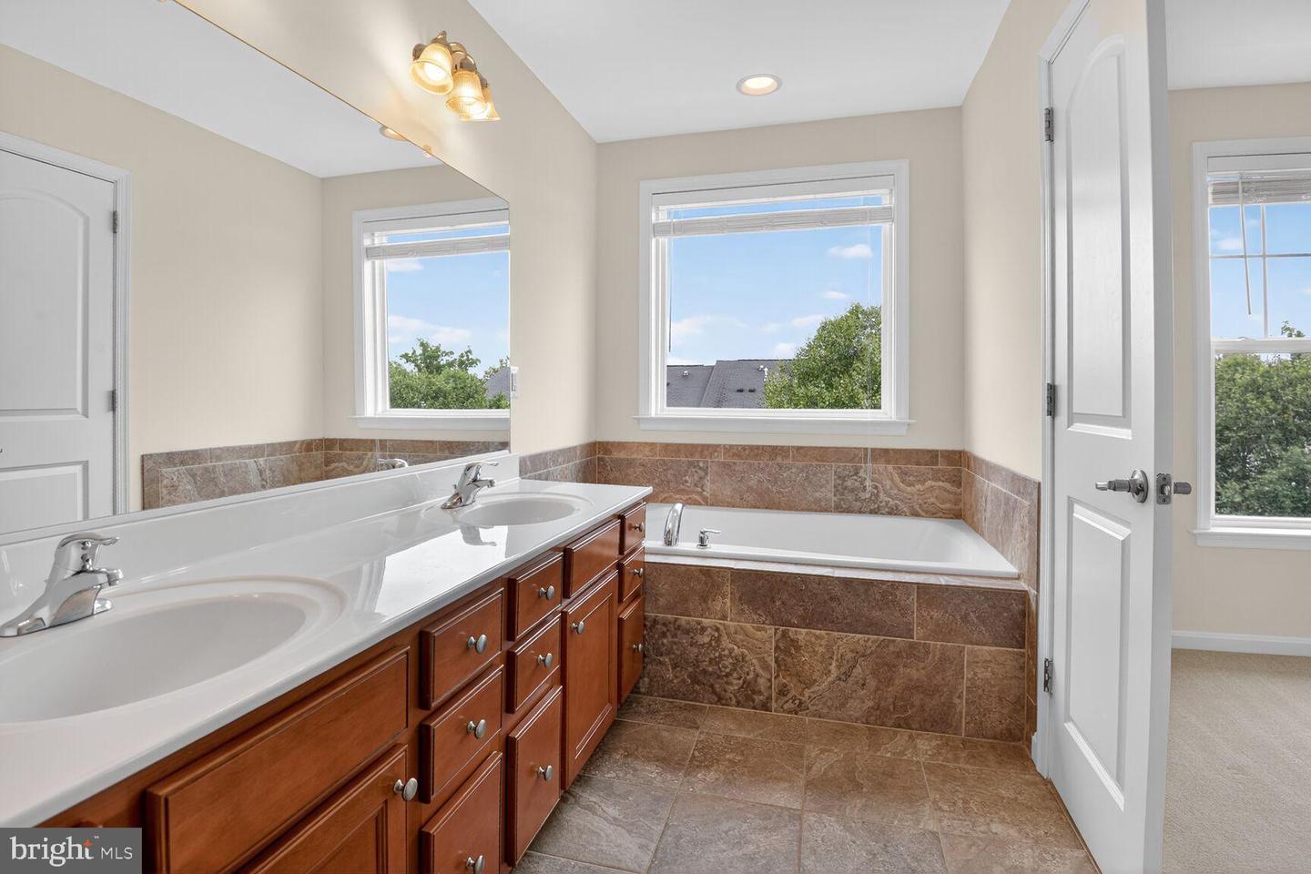 9218 DAWKINS CREST CIR, BRISTOW, Virginia 20136, 3 Bedrooms Bedrooms, 7 Rooms Rooms,2 BathroomsBathrooms,Residential,For sale,9218 DAWKINS CREST CIR,VAPW2103620 MLS # VAPW2103620