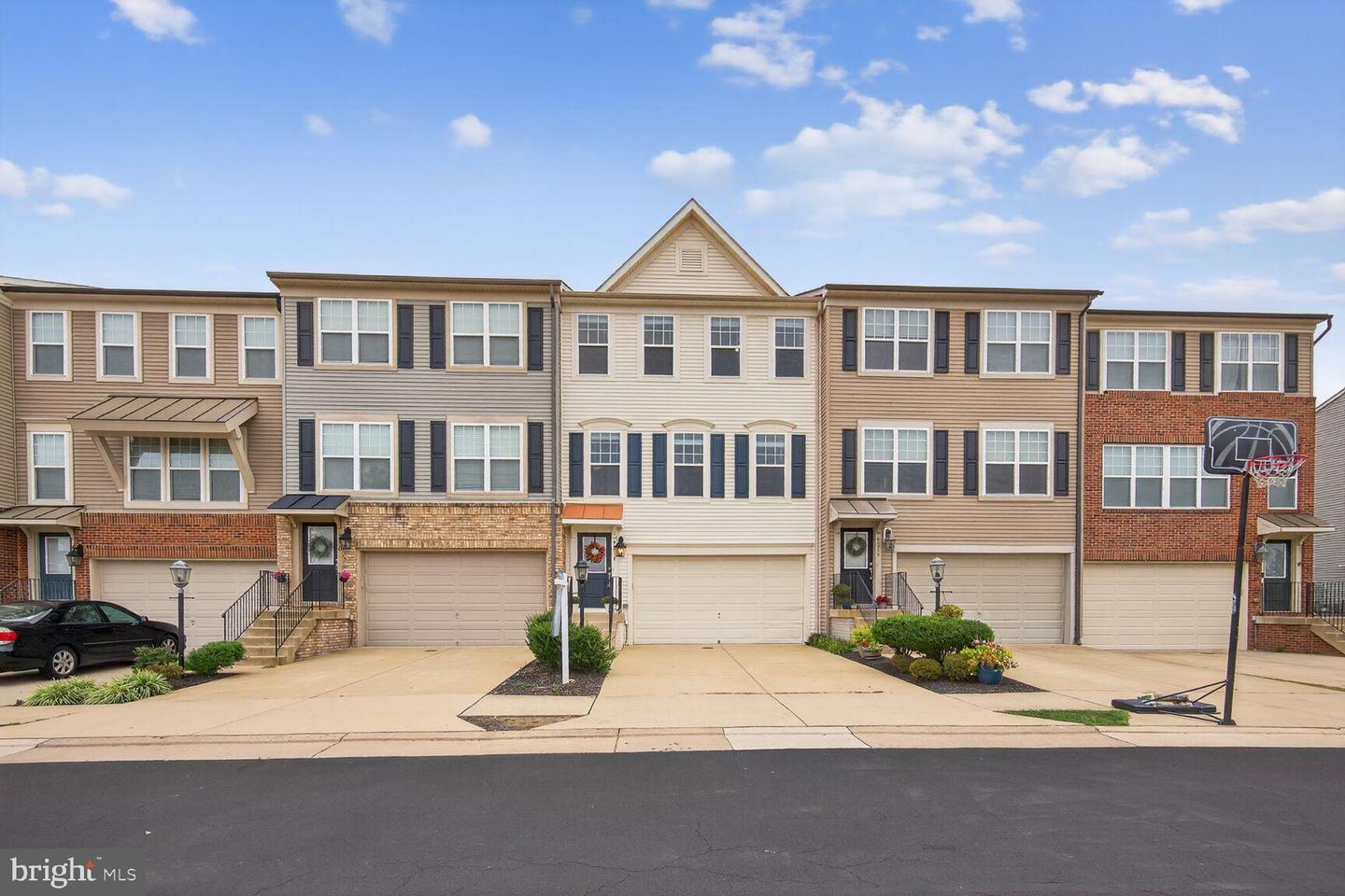 9218 DAWKINS CREST CIR, BRISTOW, Virginia 20136, 3 Bedrooms Bedrooms, 7 Rooms Rooms,2 BathroomsBathrooms,Residential,For sale,9218 DAWKINS CREST CIR,VAPW2103620 MLS # VAPW2103620