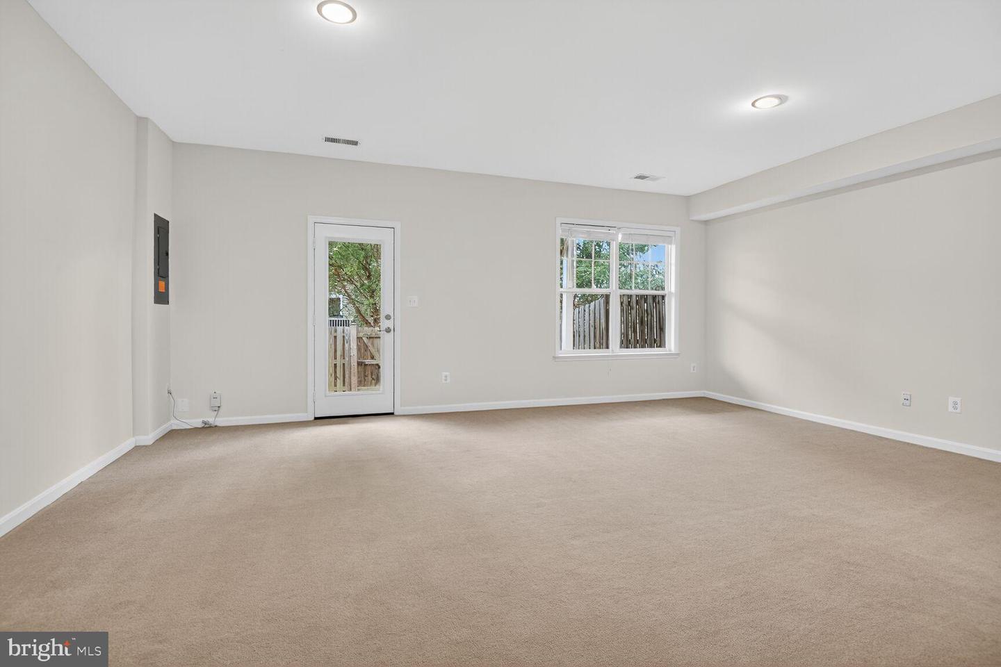 9218 DAWKINS CREST CIR, BRISTOW, Virginia 20136, 3 Bedrooms Bedrooms, 7 Rooms Rooms,2 BathroomsBathrooms,Residential,For sale,9218 DAWKINS CREST CIR,VAPW2103620 MLS # VAPW2103620