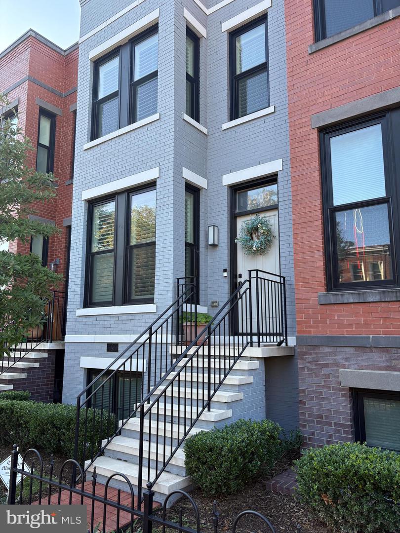 1309 D ST SE, WASHINGTON, District Of Columbia 20003, 3 Bedrooms Bedrooms, ,4 BathroomsBathrooms,Residential,For sale,1309 D ST SE,DCDC2221516 MLS # DCDC2221516