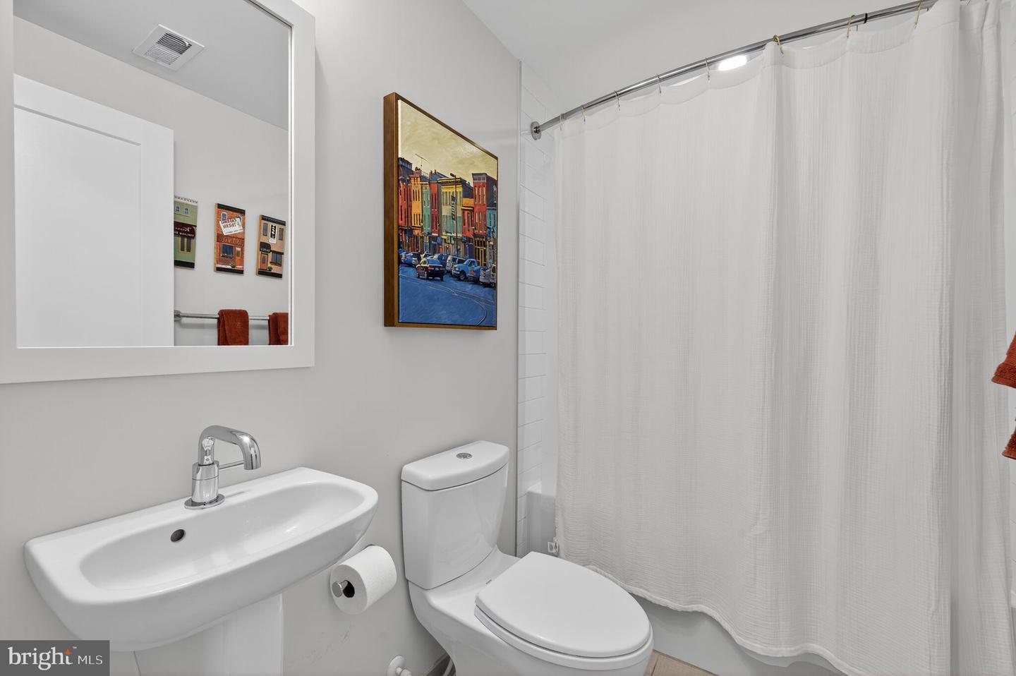 1309 D ST SE, WASHINGTON, District Of Columbia 20003, 3 Bedrooms Bedrooms, ,4 BathroomsBathrooms,Residential,For sale,1309 D ST SE,DCDC2221516 MLS # DCDC2221516