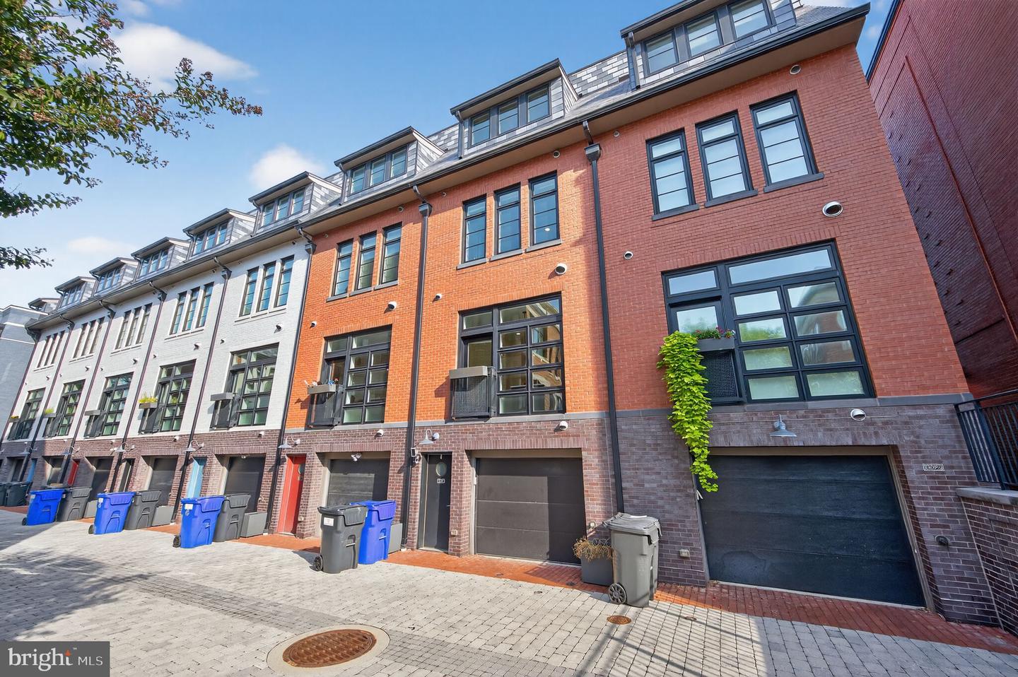 1309 D ST SE, WASHINGTON, District Of Columbia 20003, 3 Bedrooms Bedrooms, ,4 BathroomsBathrooms,Residential,For sale,1309 D ST SE,DCDC2221516 MLS # DCDC2221516