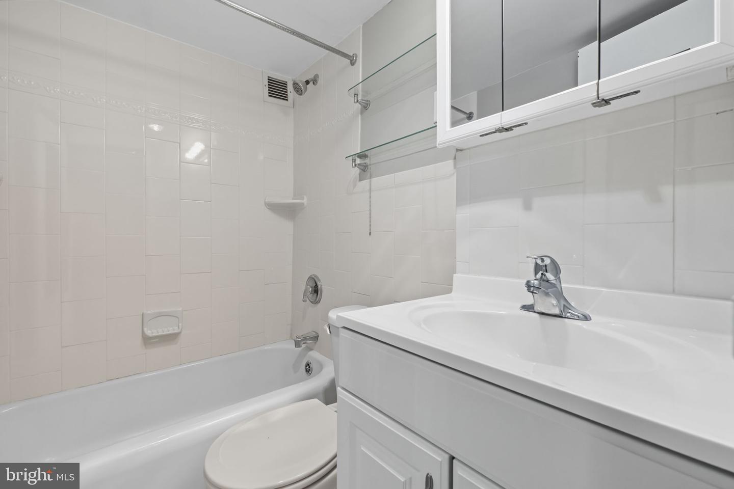 801 N PITT ST #306, ALEXANDRIA, Virginia 22314, ,1 BathroomBathrooms,Residential,For sale,801 N PITT ST #306,VAAX2049530 MLS # VAAX2049530