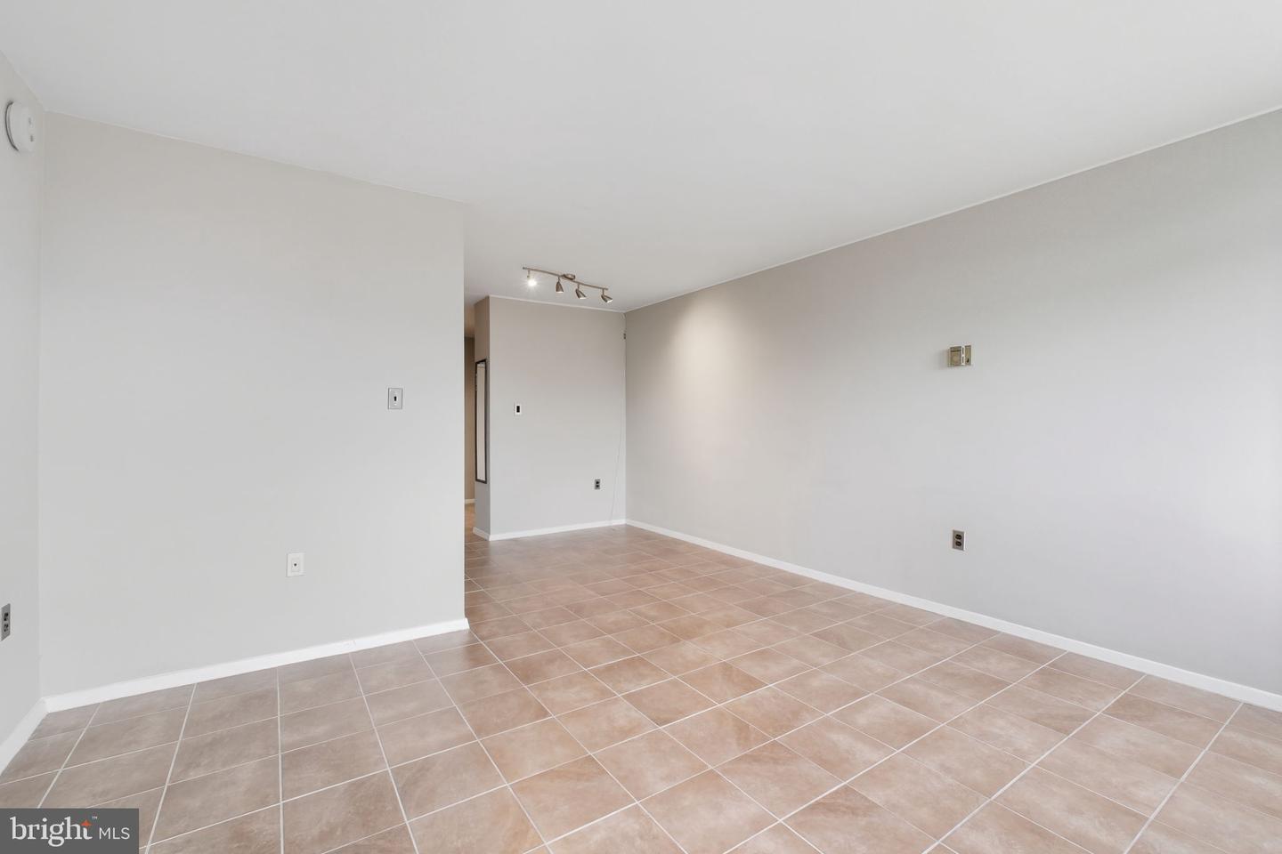 801 N PITT ST #306, ALEXANDRIA, Virginia 22314, ,1 BathroomBathrooms,Residential,For sale,801 N PITT ST #306,VAAX2049530 MLS # VAAX2049530