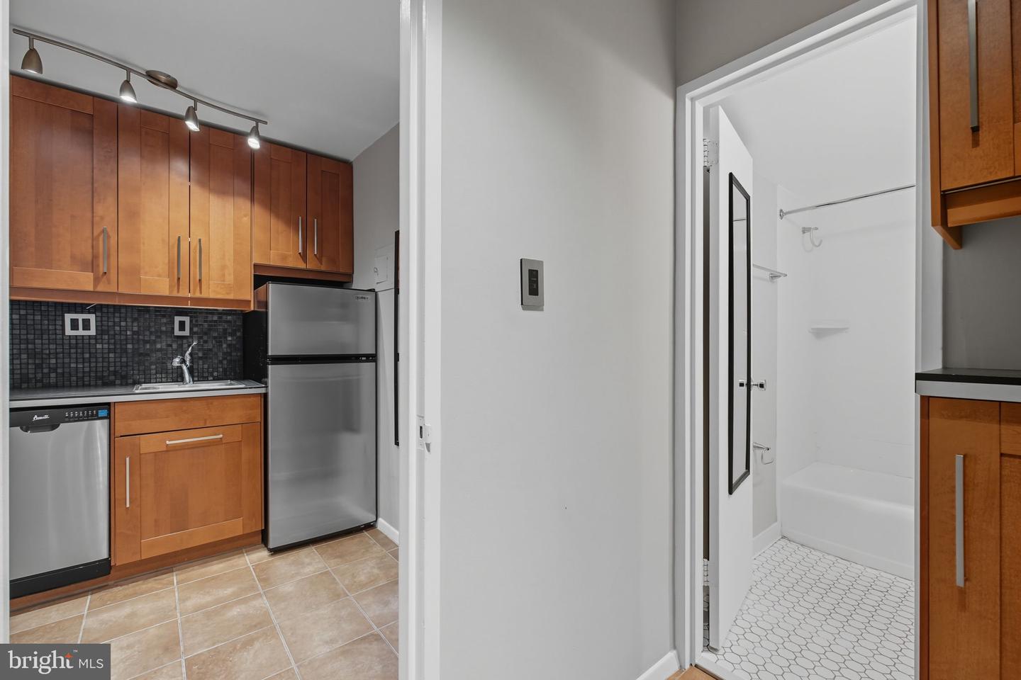 801 N PITT ST #306, ALEXANDRIA, Virginia 22314, ,1 BathroomBathrooms,Residential,For sale,801 N PITT ST #306,VAAX2049530 MLS # VAAX2049530