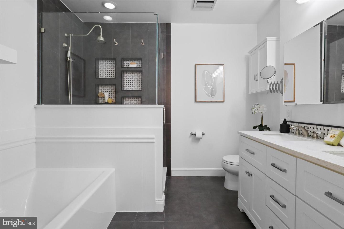707 MASSEY LN #A, ALEXANDRIA, Virginia 22314, 2 Bedrooms Bedrooms, ,2 BathroomsBathrooms,Residential,For sale,707 MASSEY LN #A,VAAX2049836 MLS # VAAX2049836