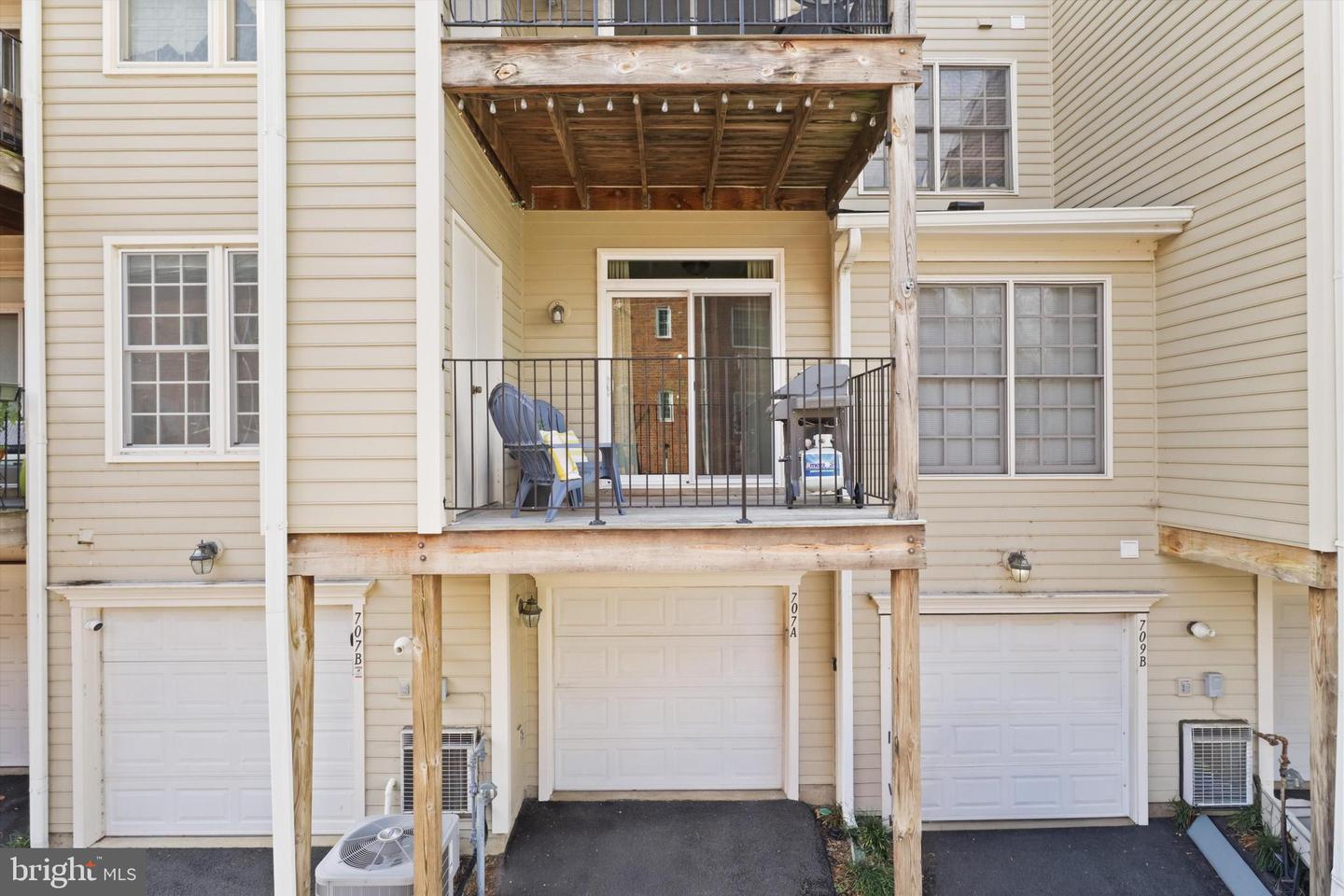 707 MASSEY LN #A, ALEXANDRIA, Virginia 22314, 2 Bedrooms Bedrooms, ,2 BathroomsBathrooms,Residential,For sale,707 MASSEY LN #A,VAAX2049836 MLS # VAAX2049836