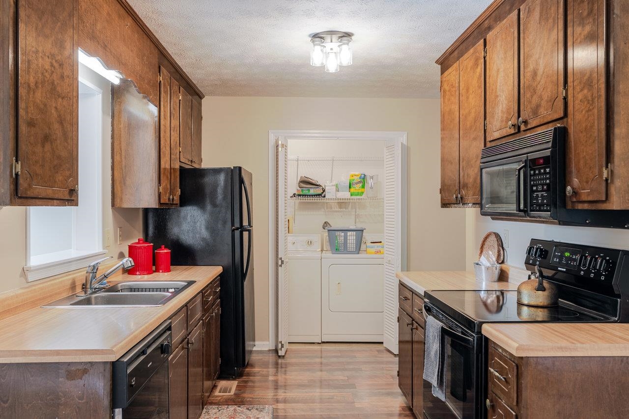 1300 GUM AVE, GROTTOES, Virginia 24441, 3 Bedrooms Bedrooms, ,1 BathroomBathrooms,Residential,1300 GUM AVE,669466 MLS # 669466
