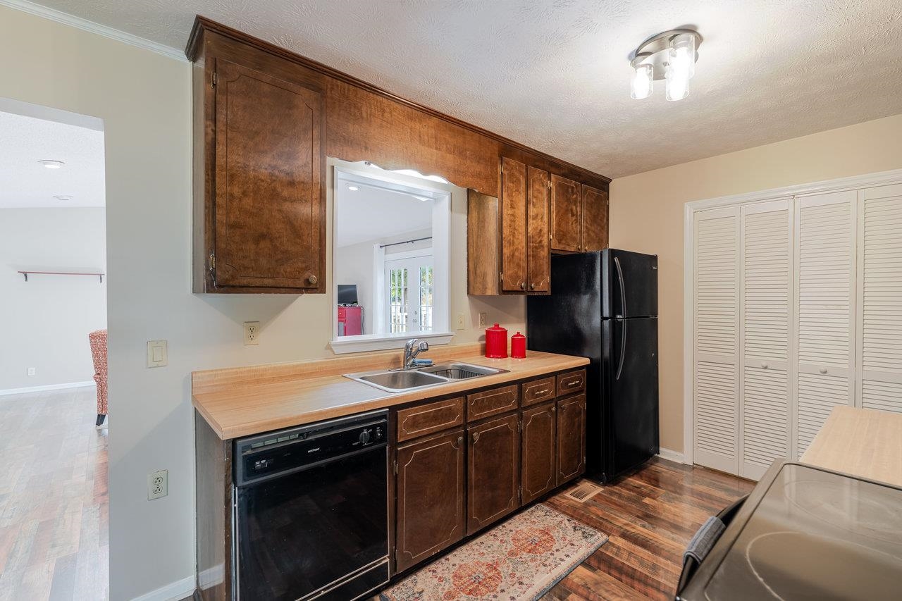 1300 GUM AVE, GROTTOES, Virginia 24441, 3 Bedrooms Bedrooms, ,1 BathroomBathrooms,Residential,1300 GUM AVE,669466 MLS # 669466