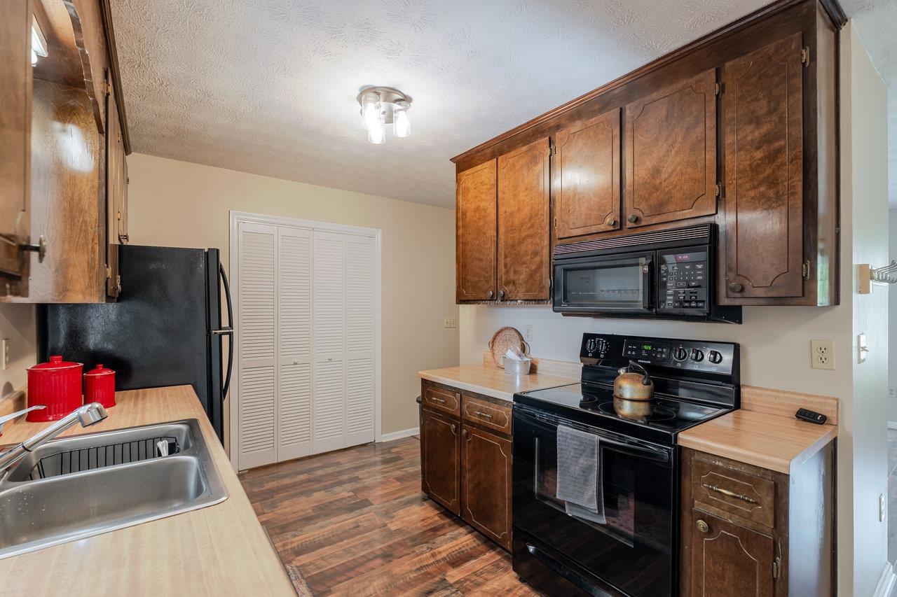 1300 GUM AVE, GROTTOES, Virginia 24441, 3 Bedrooms Bedrooms, ,1 BathroomBathrooms,Residential,1300 GUM AVE,669466 MLS # 669466