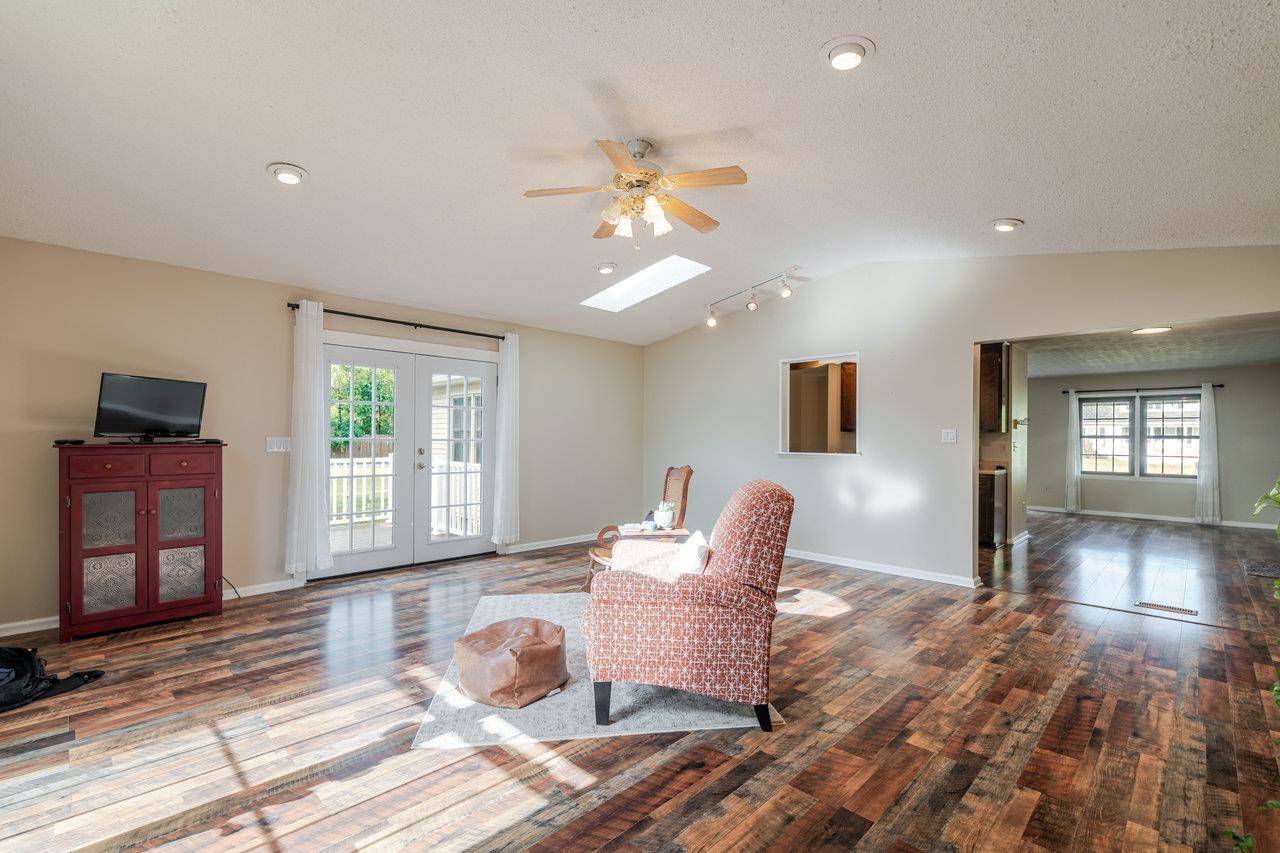 1300 GUM AVE, GROTTOES, Virginia 24441, 3 Bedrooms Bedrooms, ,1 BathroomBathrooms,Residential,1300 GUM AVE,669466 MLS # 669466
