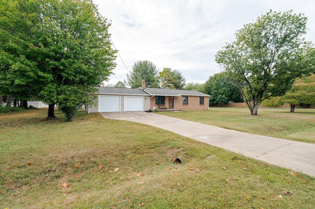 1300 GUM AVE, GROTTOES, Virginia 24441, 3 Bedrooms Bedrooms, ,1 BathroomBathrooms,Residential,1300 GUM AVE,669466 MLS # 669466