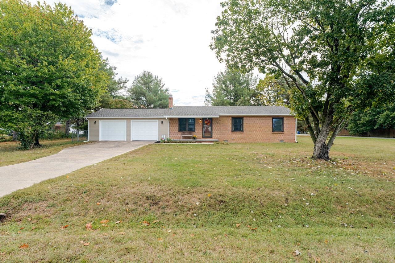 1300 GUM AVE, GROTTOES, Virginia 24441, 3 Bedrooms Bedrooms, ,1 BathroomBathrooms,Residential,1300 GUM AVE,669466 MLS # 669466