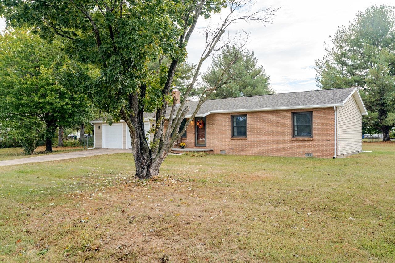 1300 GUM AVE, GROTTOES, Virginia 24441, 3 Bedrooms Bedrooms, ,1 BathroomBathrooms,Residential,1300 GUM AVE,669466 MLS # 669466
