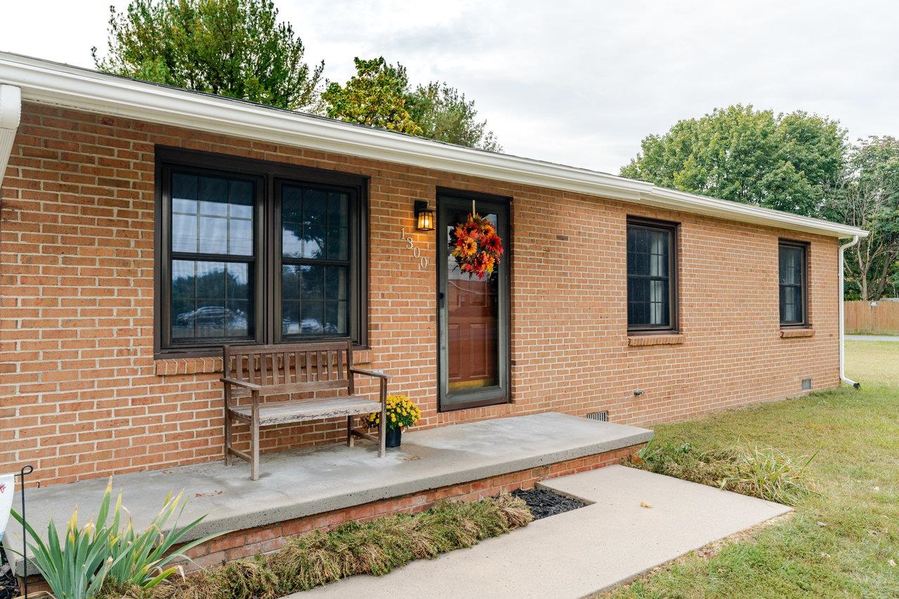 1300 GUM AVE, GROTTOES, Virginia 24441, 3 Bedrooms Bedrooms, ,1 BathroomBathrooms,Residential,1300 GUM AVE,669466 MLS # 669466