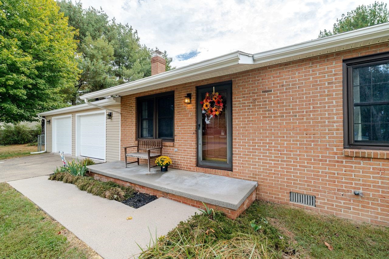 1300 GUM AVE, GROTTOES, Virginia 24441, 3 Bedrooms Bedrooms, ,1 BathroomBathrooms,Residential,1300 GUM AVE,669466 MLS # 669466