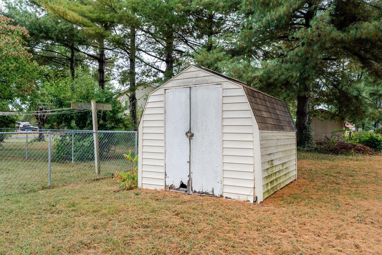 1300 GUM AVE, GROTTOES, Virginia 24441, 3 Bedrooms Bedrooms, ,1 BathroomBathrooms,Residential,1300 GUM AVE,669466 MLS # 669466