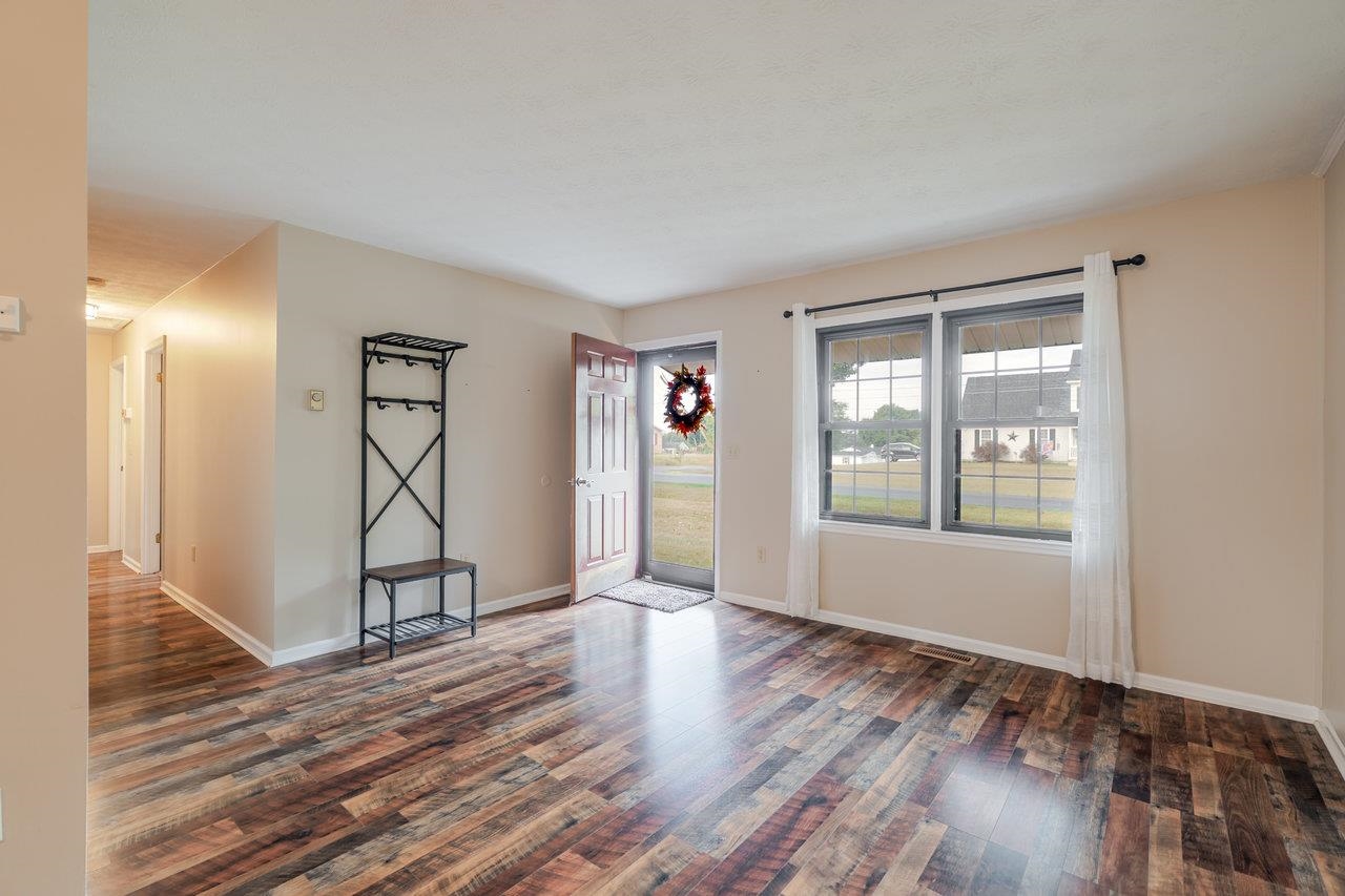 1300 GUM AVE, GROTTOES, Virginia 24441, 3 Bedrooms Bedrooms, ,1 BathroomBathrooms,Residential,1300 GUM AVE,669466 MLS # 669466