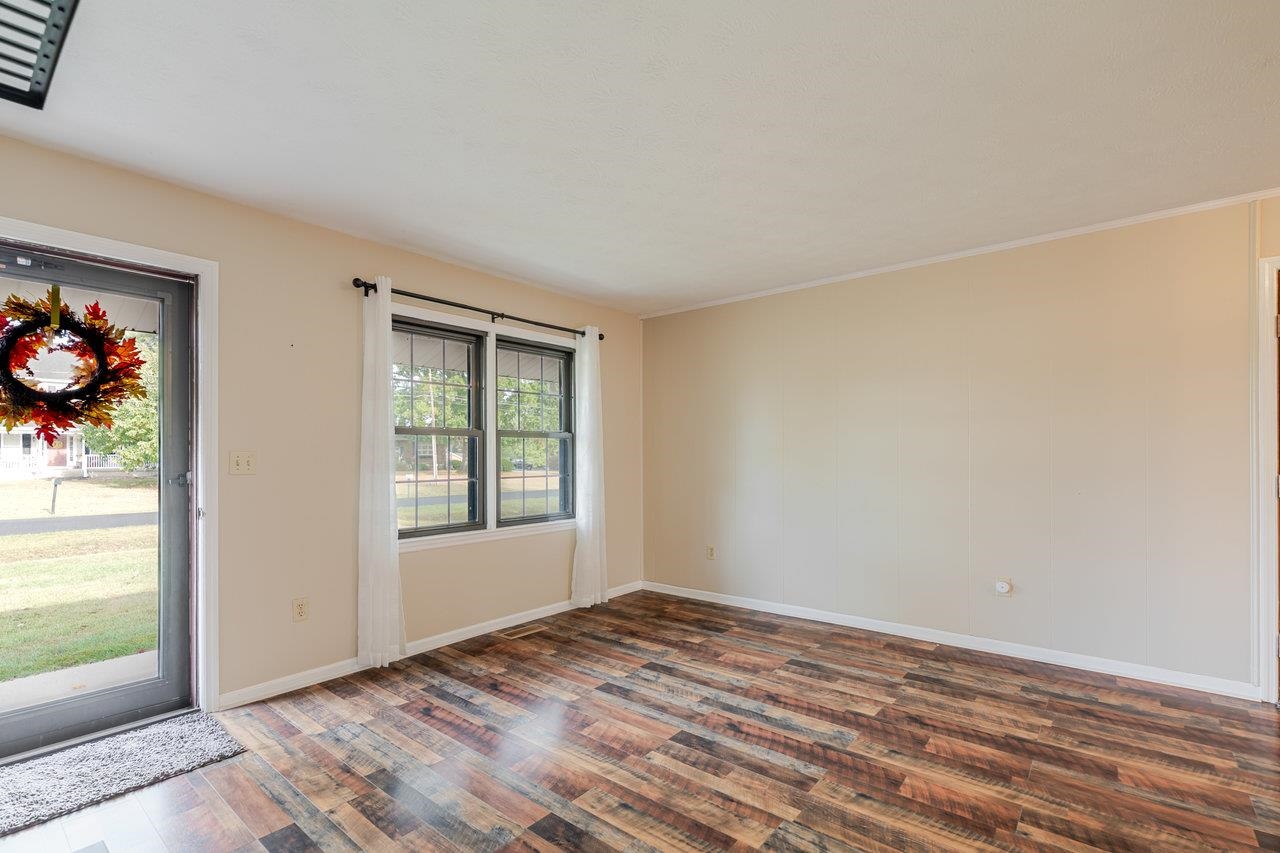 1300 GUM AVE, GROTTOES, Virginia 24441, 3 Bedrooms Bedrooms, ,1 BathroomBathrooms,Residential,1300 GUM AVE,669466 MLS # 669466