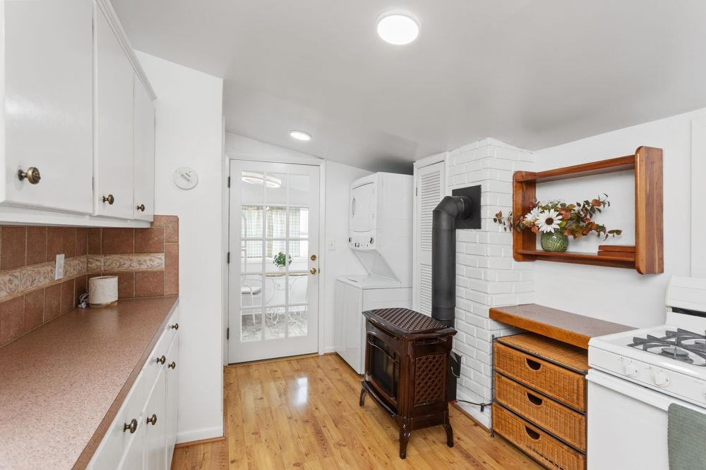 with stackable washer/dryer.