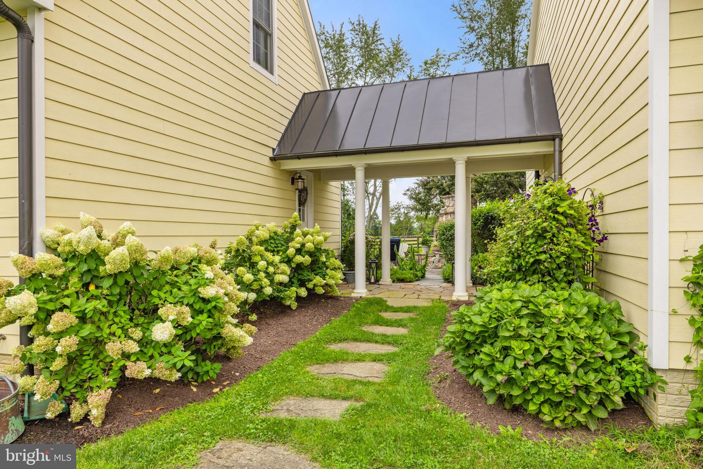 6437 JOHN S MOSBY HWY, MIDDLEBURG, Virginia 20117, 3 Bedrooms Bedrooms, ,2 BathroomsBathrooms,Residential,For sale,6437 JOHN S MOSBY HWY,VAFQ2018402 MLS # VAFQ2018402