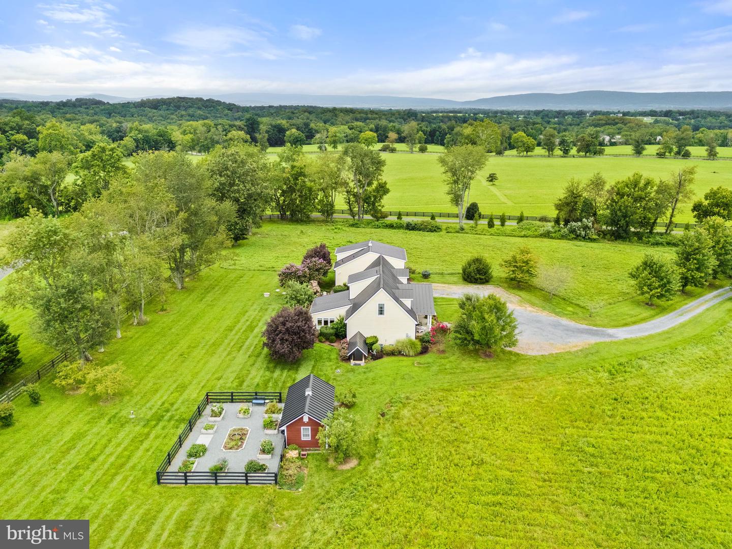 6437 JOHN S MOSBY HWY, MIDDLEBURG, Virginia 20117, 3 Bedrooms Bedrooms, ,2 BathroomsBathrooms,Residential,For sale,6437 JOHN S MOSBY HWY,VAFQ2018402 MLS # VAFQ2018402