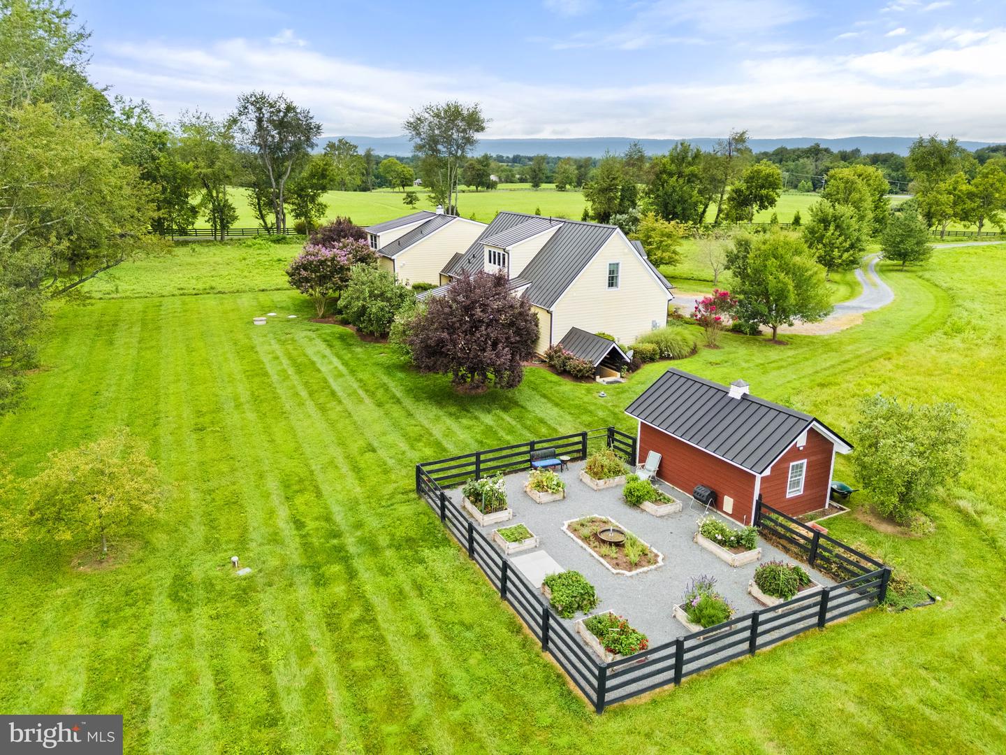 6437 JOHN S MOSBY HWY, MIDDLEBURG, Virginia 20117, 3 Bedrooms Bedrooms, ,2 BathroomsBathrooms,Residential,For sale,6437 JOHN S MOSBY HWY,VAFQ2018402 MLS # VAFQ2018402