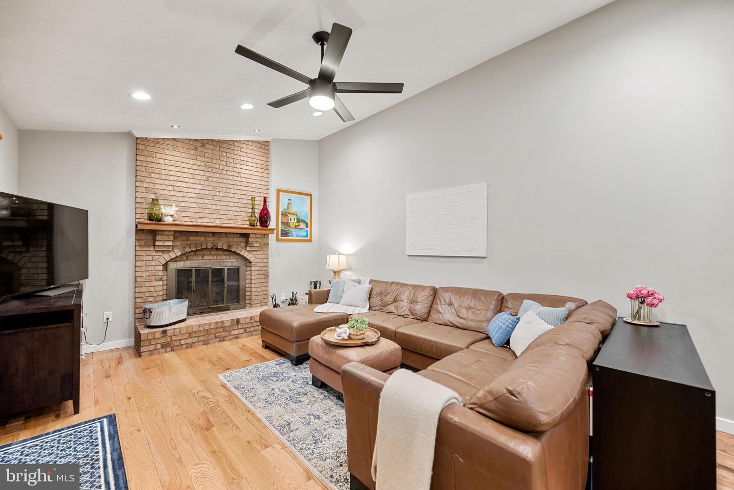 14982 GOLD POST CT, CENTREVILLE, Virginia 20121, 4 Bedrooms Bedrooms, ,3 BathroomsBathrooms,Residential,For sale,14982 GOLD POST CT,VAFX2268886 MLS # VAFX2268886